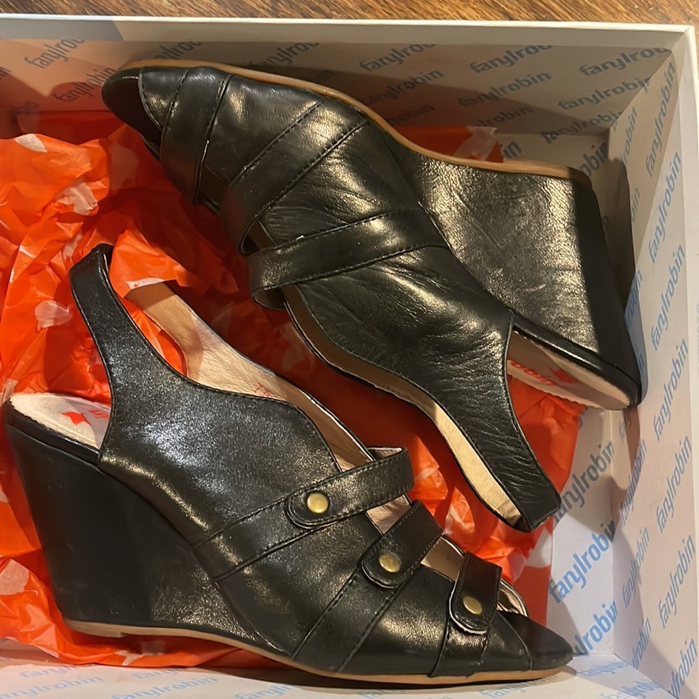 Farylrobin Wedges - image 1
